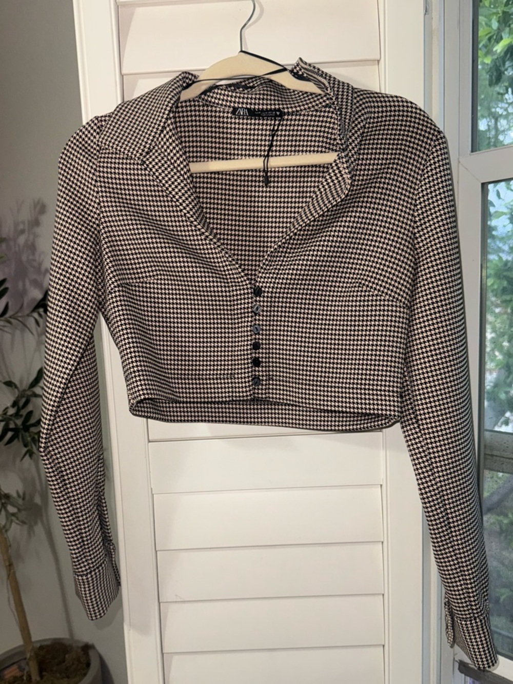 ✨ ZARA Houndstooth Cropped Button-Up Top ✨